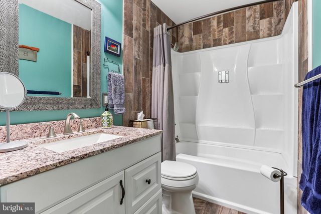 1204 WOODSVIEW DR, Garnet Valley, PA 19060