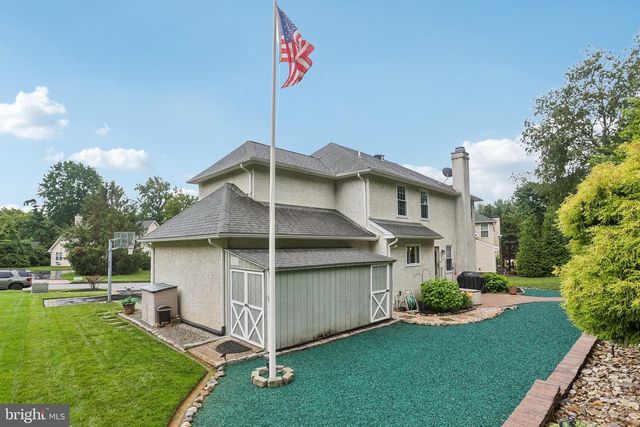 1204 WOODSVIEW DR, Garnet Valley, PA 19060