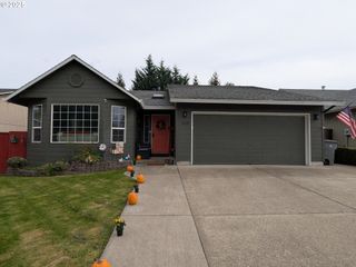 430 N 1ST St, Carlton, OR 97111