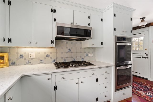 139 Walpole St, Dover, MA 02030