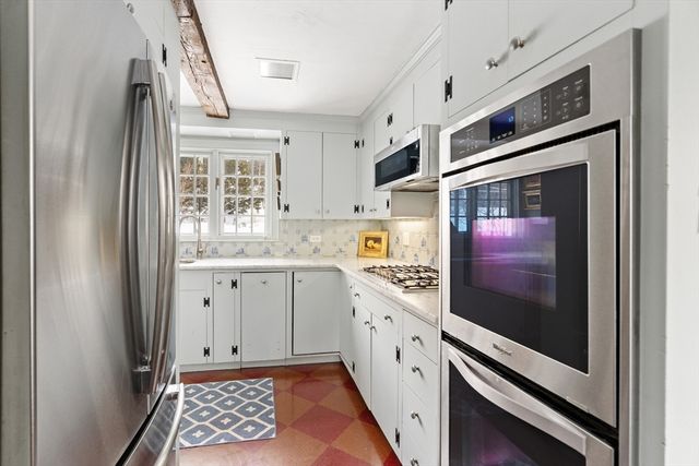 139 Walpole St, Dover, MA 02030