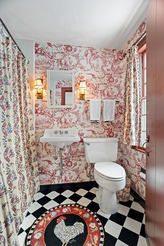 139 Walpole St, Dover, MA 02030