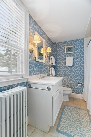 139 Walpole St, Dover, MA 02030