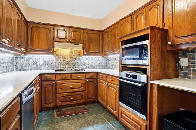 35 Hickory Hills Boulevard, Hickory Creek, TX 75065