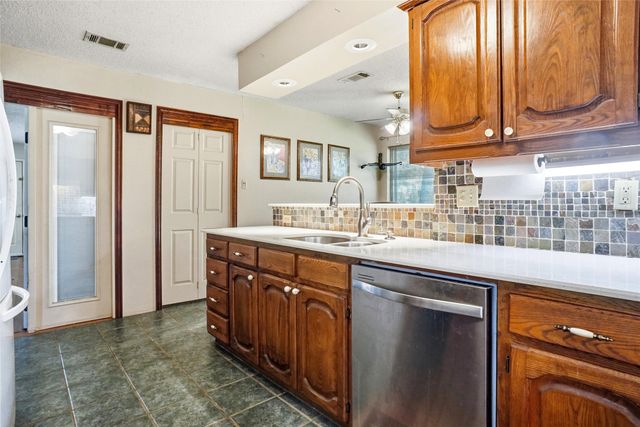 35 Hickory Hills Boulevard, Hickory Creek, TX 75065