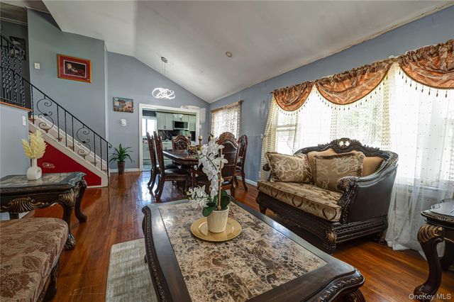 19 South Lane, Huntington, NY 11743
