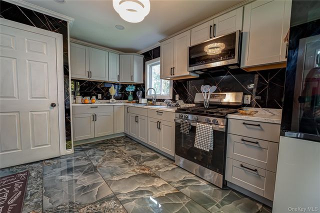 19 South Lane, Huntington, NY 11743