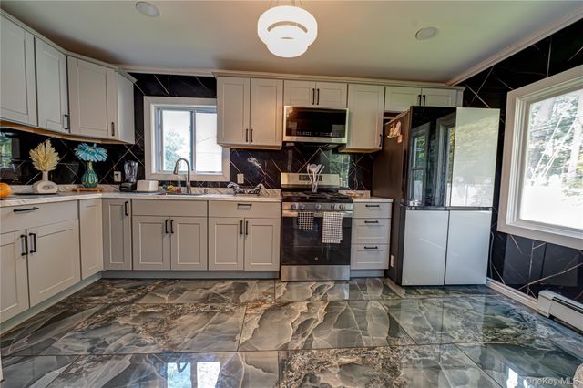 19 South Lane, Huntington, NY 11743