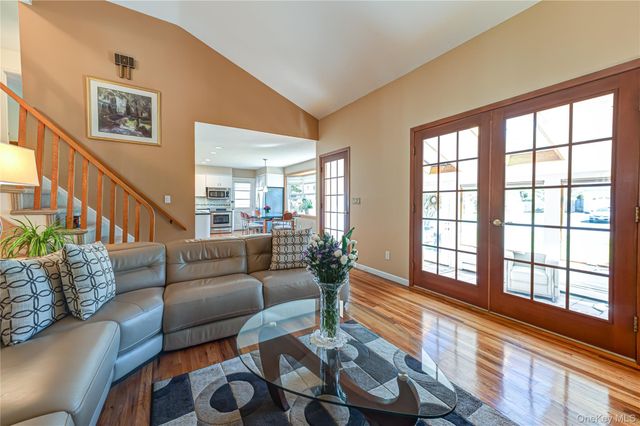 23 Clearbrook Drive, Smithtown, NY 11787