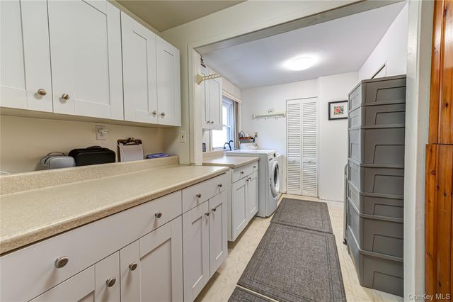 23 Clearbrook Drive, Smithtown, NY 11787