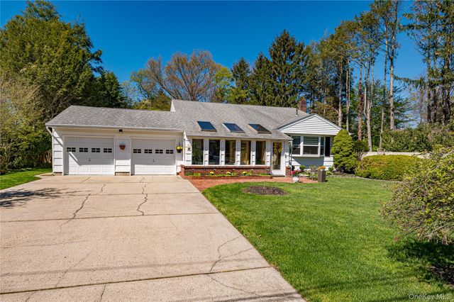 23 Clearbrook Drive, Smithtown, NY 11787