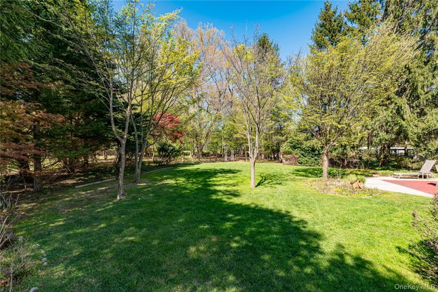 23 Clearbrook Drive, Smithtown, NY 11787