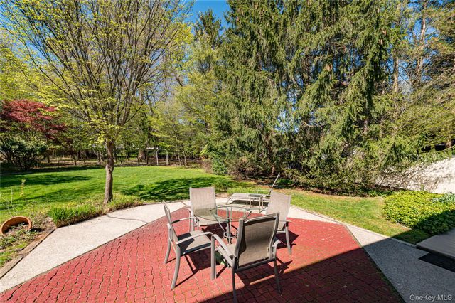 23 Clearbrook Drive, Smithtown, NY 11787