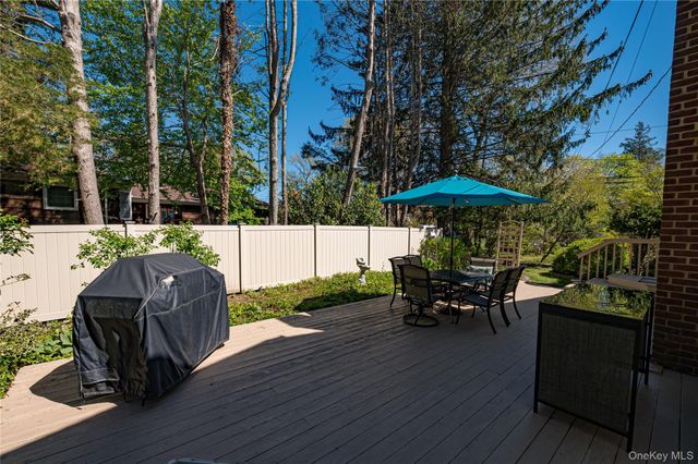 23 Clearbrook Drive, Smithtown, NY 11787