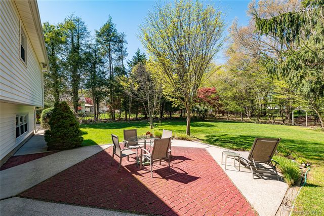 23 Clearbrook Drive, Smithtown, NY 11787