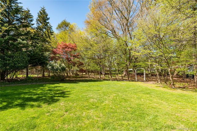 23 Clearbrook Drive, Smithtown, NY 11787