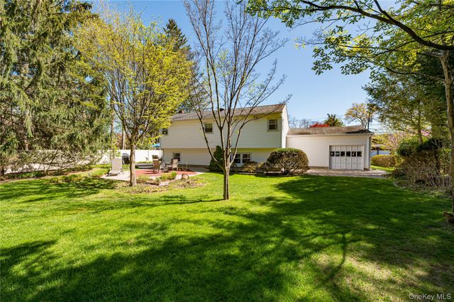 23 Clearbrook Drive, Smithtown, NY 11787