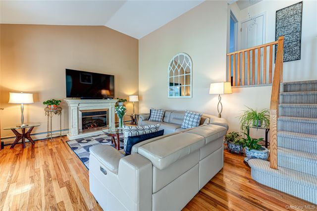 23 Clearbrook Drive, Smithtown, NY 11787