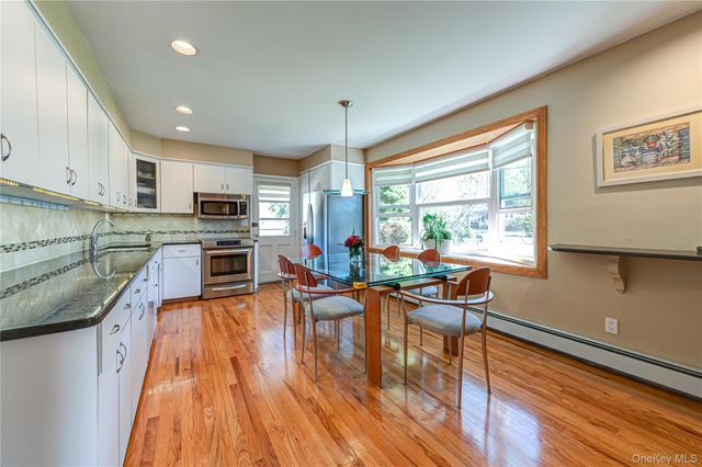 23 Clearbrook Drive, Smithtown, NY 11787