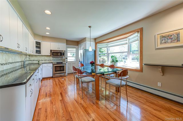 23 Clearbrook Drive, Smithtown, NY 11787