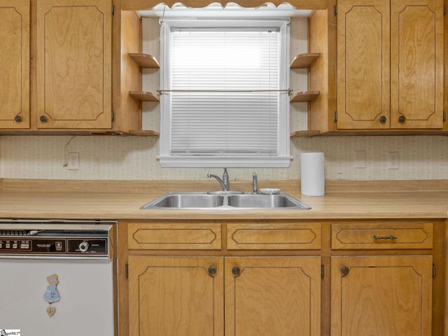 613 Greenhill Road, Spartanburg, SC 29303