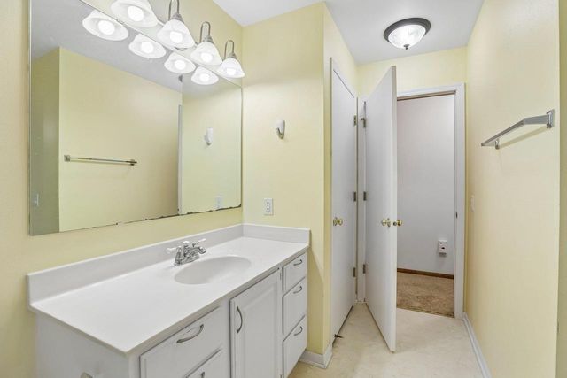 280 Kierstead Lane, Oregon, WI 53575