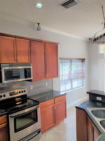 777 Tanglewood Cir, Weston, FL 33327