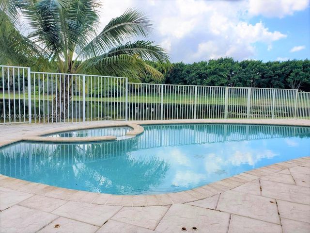 777 Tanglewood Cir, Weston, FL 33327