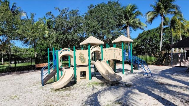 777 Tanglewood Cir, Weston, FL 33327