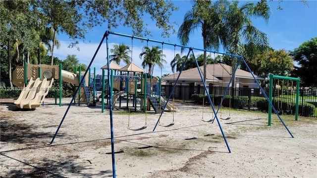 777 Tanglewood Cir, Weston, FL 33327