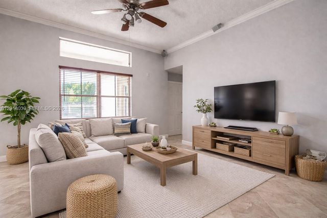 777 Tanglewood Cir, Weston, FL 33327