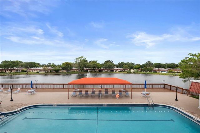 102 Amherst Lane, Greenacres, FL 33467