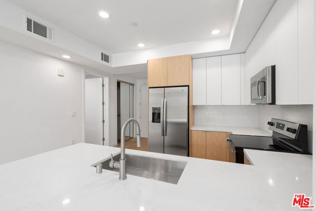 4406 Fulton Street 105, Sherman Oaks, CA 91423