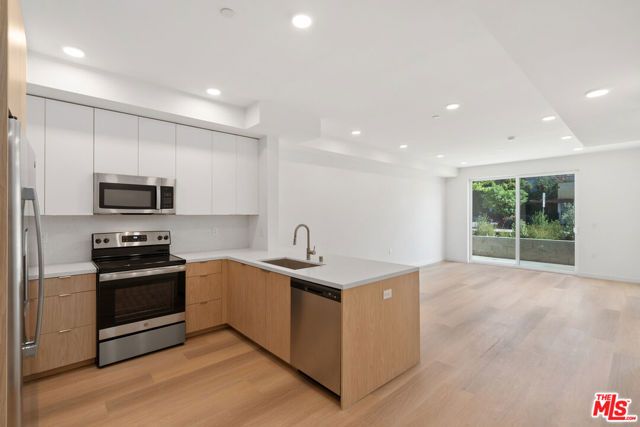 4406 Fulton Street 105, Sherman Oaks, CA 91423