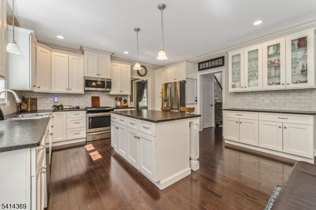 40 Quakertown Rd, Franklin Twp., NJ 08867