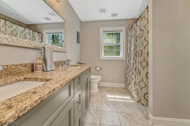 40 Quakertown Rd, Franklin Twp., NJ 08867