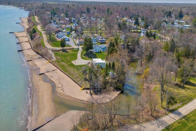 7226 Lakeview Drive, Lexington, MI 48450