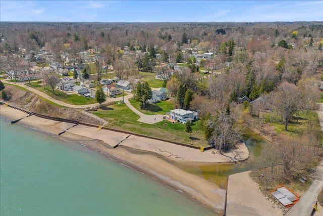 7226 Lakeview Drive, Lexington, MI 48450