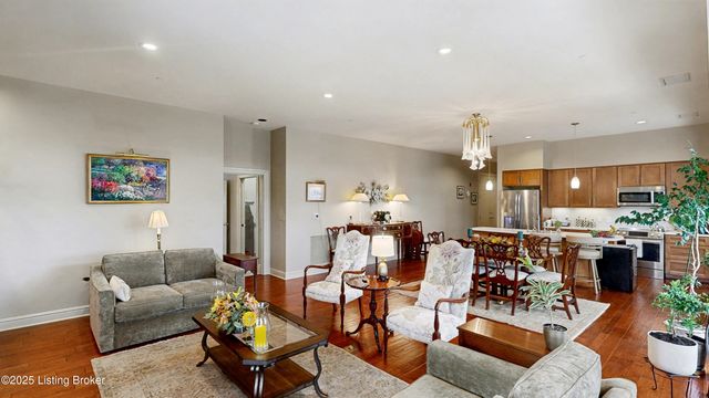 1409 Mockingbird Terrace Dr, UNIT 104, Louisville, KY 40207