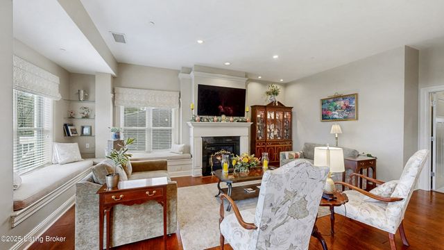 1409 Mockingbird Terrace Dr, UNIT 104, Louisville, KY 40207