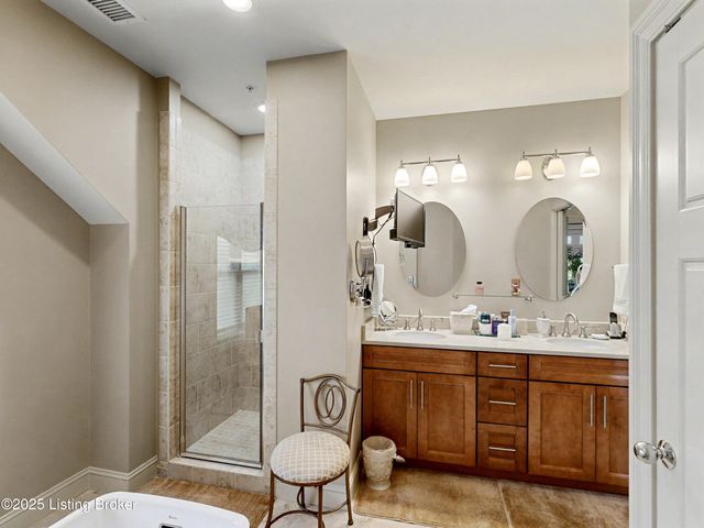 1409 Mockingbird Terrace Dr, UNIT 104, Louisville, KY 40207