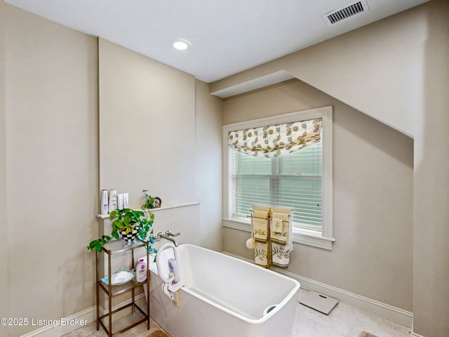 1409 Mockingbird Terrace Dr, UNIT 104, Louisville, KY 40207