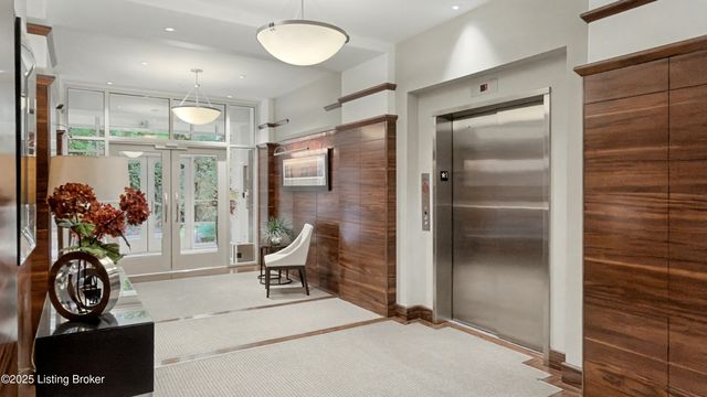 1409 Mockingbird Terrace Dr, UNIT 104, Louisville, KY 40207