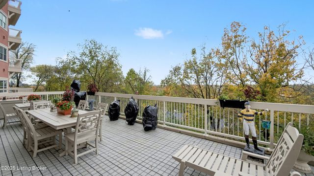 1409 Mockingbird Terrace Dr, UNIT 104, Louisville, KY 40207