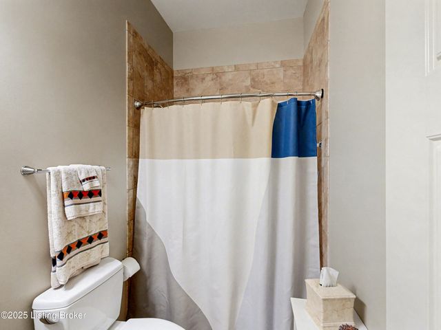 1409 Mockingbird Terrace Dr, UNIT 104, Louisville, KY 40207