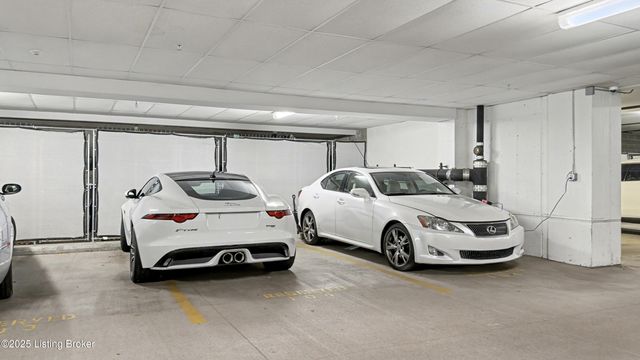 1409 Mockingbird Terrace Dr, UNIT 104, Louisville, KY 40207