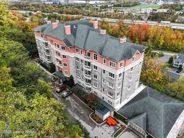 1409 Mockingbird Terrace Dr, UNIT 104, Louisville, KY 40207