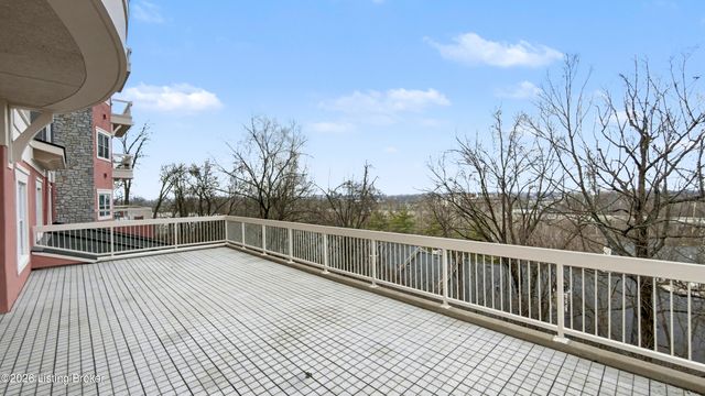 1409 Mockingbird Terrace Dr UNIT 104, Louisville, KY 40207