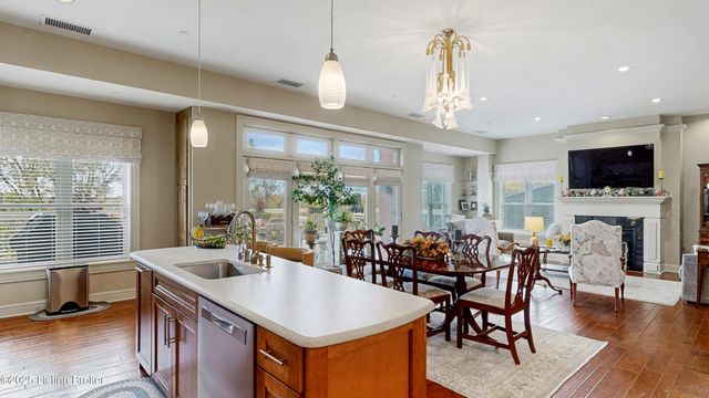 1409 Mockingbird Terrace Dr, UNIT 104, Louisville, KY 40207