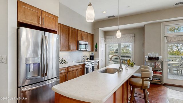 1409 Mockingbird Terrace Dr, UNIT 104, Louisville, KY 40207